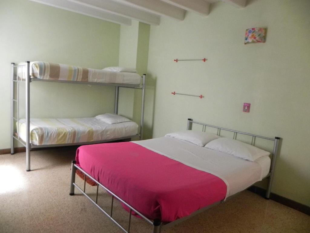 Itagüí Hostal Tamarindo الغرفة الصورة